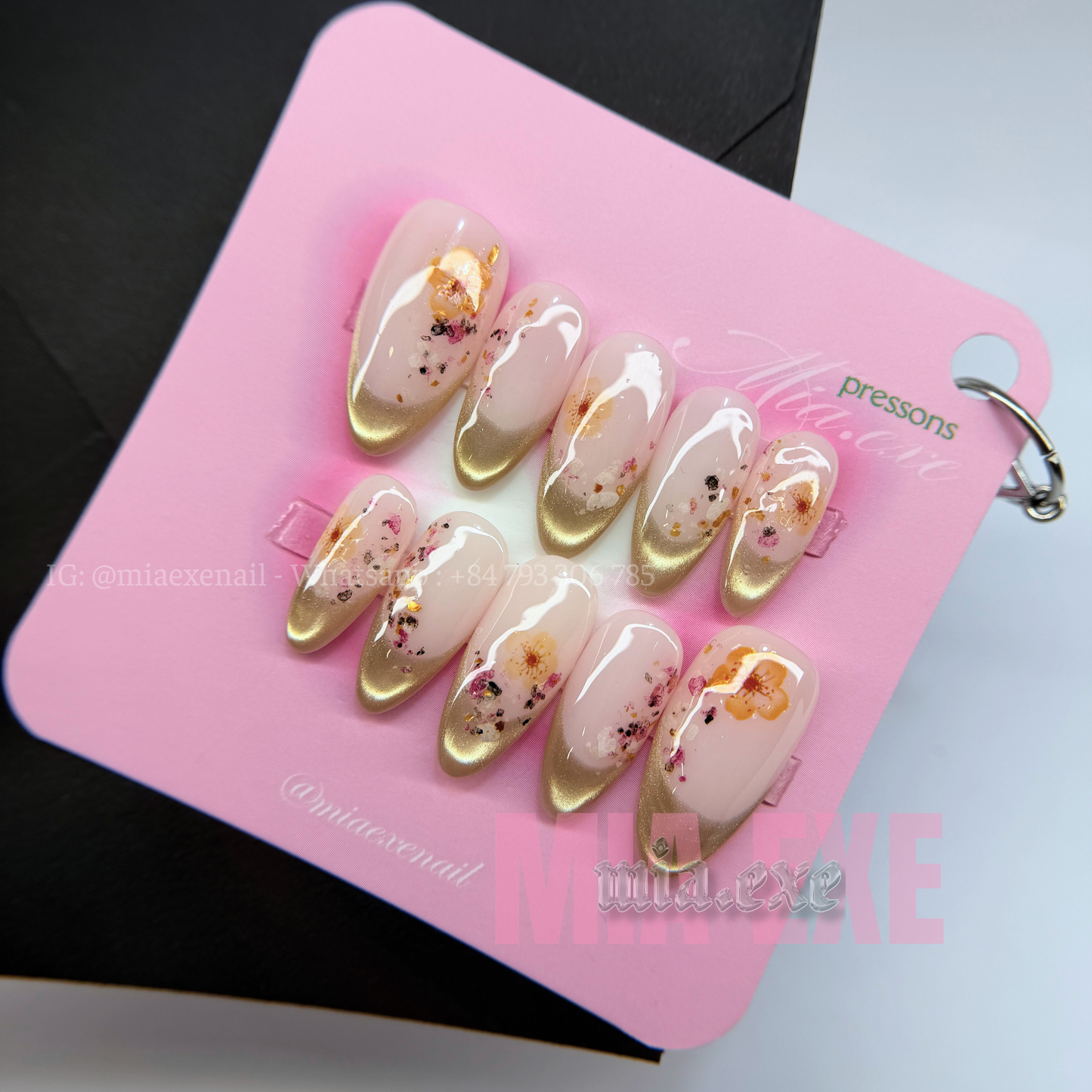 Press on Nails | Nude & Gold French Tip with Pressed Dried Flowers, Daily Nail Style, Almond Shape, Medium Length Luxury Handmade Fake Nails
