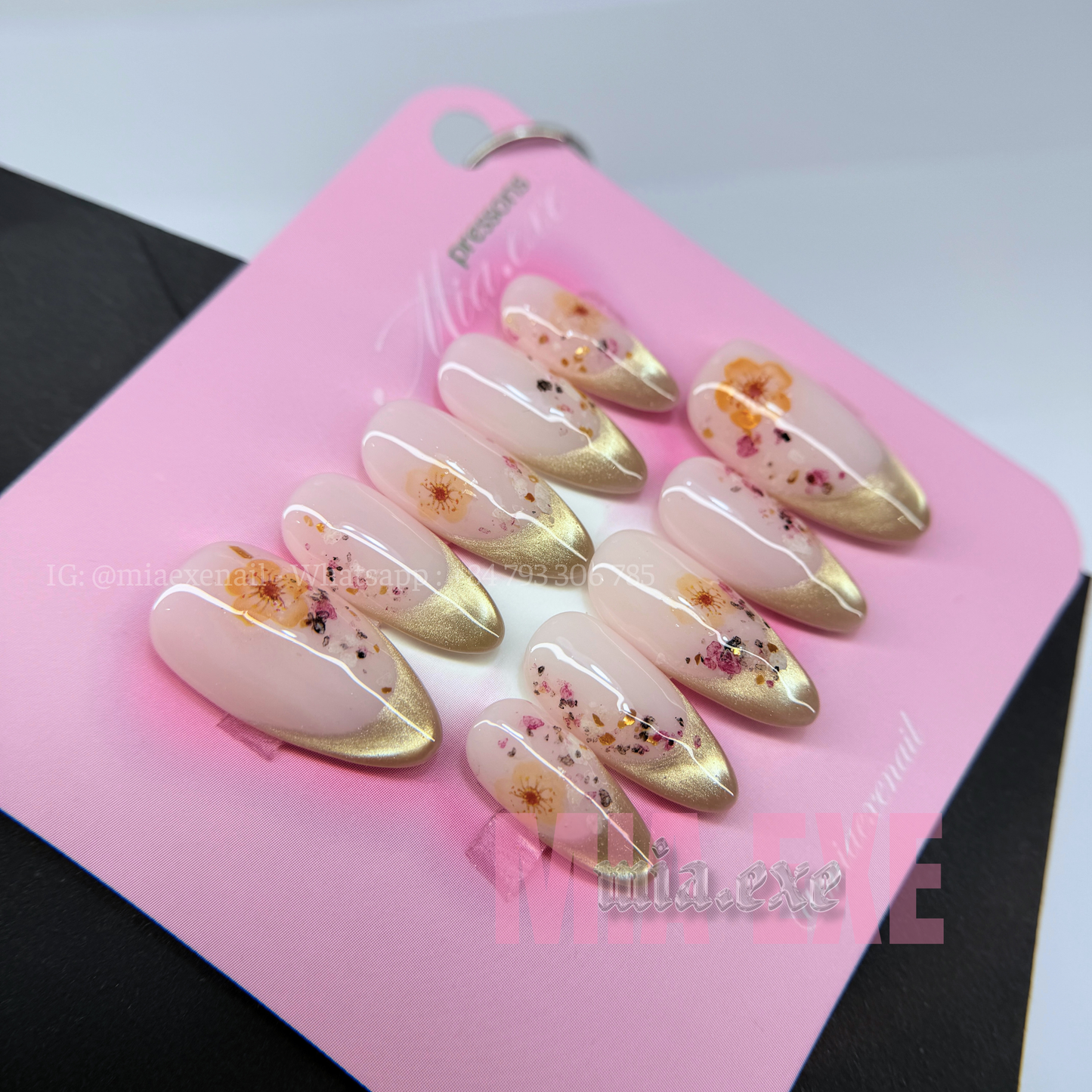 Press on Nails | Nude & Gold French Tip with Pressed Dried Flowers, Daily Nail Style, Almond Shape, Medium Length Luxury Handmade Fake Nails
