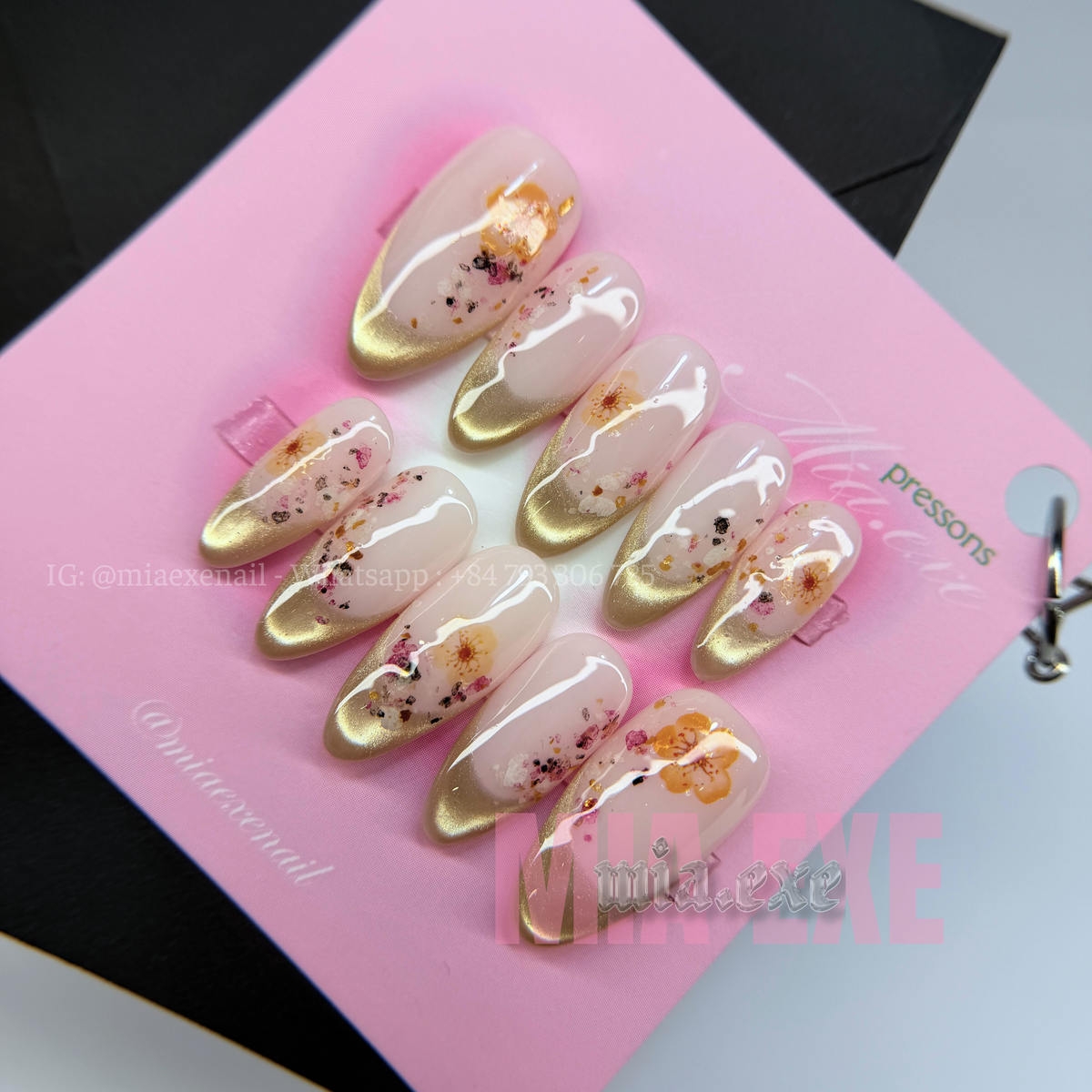 Press on Nails | Nude & Gold French Tip with Pressed Dried Flowers, Daily Nail Style, Almond Shape, Medium Length Luxury Handmade Fake Nails